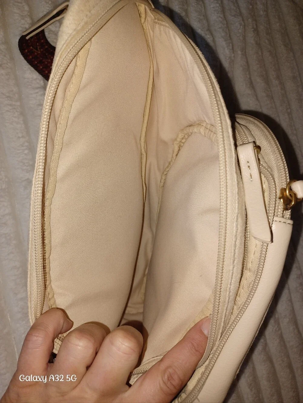 Haute Hippie Beige Sling Crossbody Bag Adjustable Detachable Strap Zip Gold